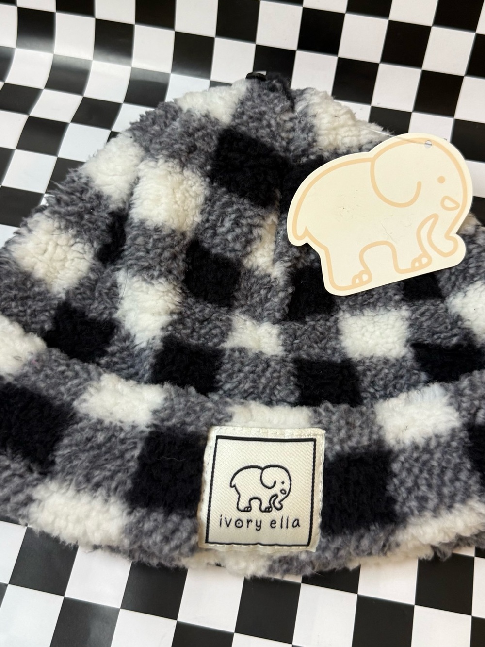 ivory ella Plush Checkered Bucket Hat - Black & White